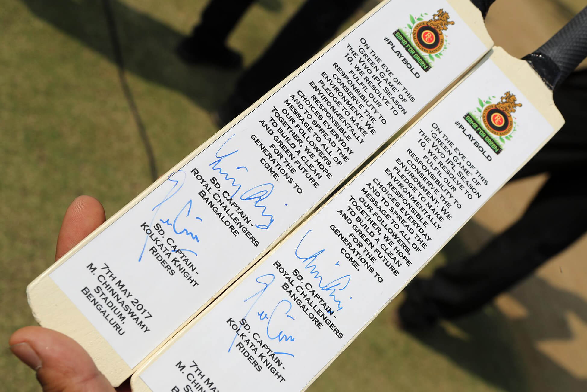 rcb-virat-kohli-and-kkr-gautam-gambhir-cricket-bat-signed rcb-virat-kohli-and-kkr-gautam-gambhir-cricket-bat-signed