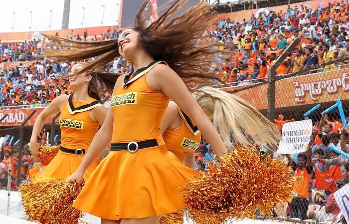 srh-cheer-leaders-dancing-after-six-hit-ipl